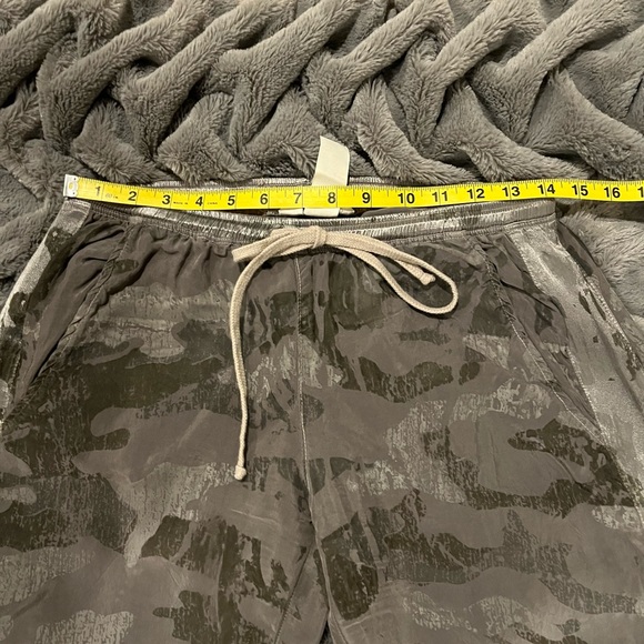 Hard Tail GrayGreen Camo Satin Jogger Size Small - Picture 10 of 12